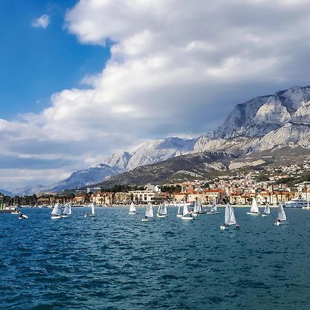Lovely Apartment In Makarska With Kitchen מראה חיצוני תמונה