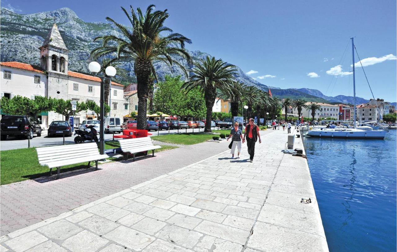 Lovely Apartment In Makarska With Kitchen מראה חיצוני תמונה